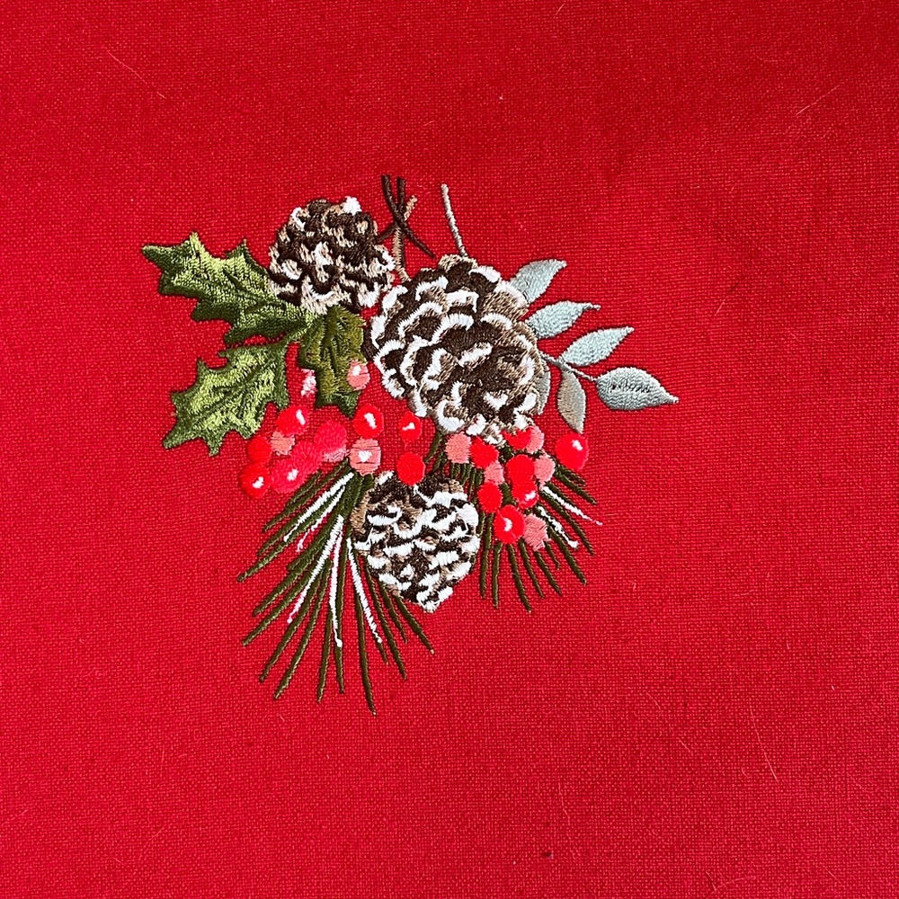 Essentials Holiday Table Runner - Picture 3 of 6